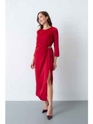 Kadın Bordo Aksesuar Detay Saten Davet Elbisesi