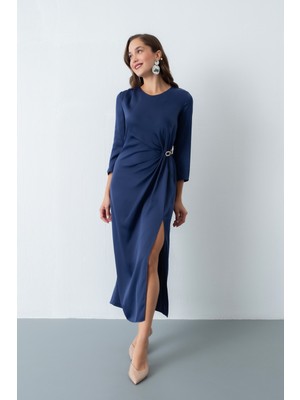 Kadın Lacivert Aksesuar Detay Saten Davet Elbisesi