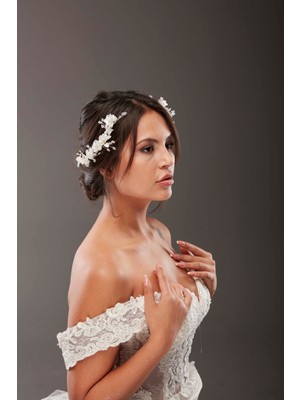 Çiçek ve Kristal Detaylı Gelin Saç Aksesuarı – Zarif ve Romantik El Yapımı Tasarım