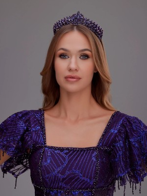 Parlak Kristal Gelin Tacı – Özel Renk Seçenekleriyle Metal Prenses Taç | El Yapımı Aksesuar