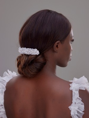 Inci Boncuklu Gelin Saç Tokası – Zarif ve Şık Saç Aksesuarı