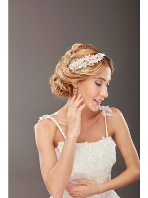 Çiçek Motifli Gelin Saç Tacı – El Işçiliği Zarif Aksesuar