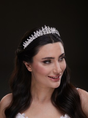 Magic Tiara Ince Kristal Taşlı Gelin Tacı – Zarif ve Şık Tasarım (6147)