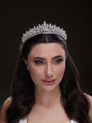 Magic Tiara Ince Kristal Taşlı Gelin Tacı – Zarif ve Işıltılı Prenses Model (6137)