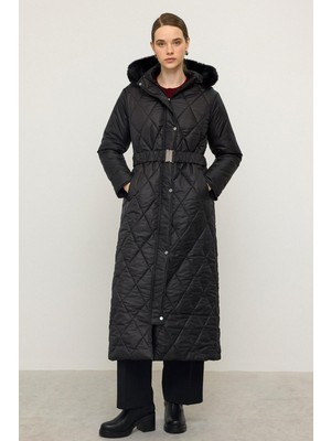 Çıkabilen Kürklü Kapüşonlu Fermuar Kapamalı Uzun Kapitone Mont Siyah 6791