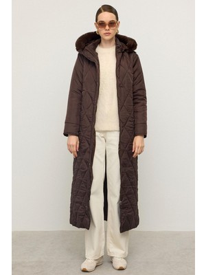 Çıkabilen Kürklü Kapüşonlu Fermuar Kapamalı Uzun Kapitone Mont Kahve 6791