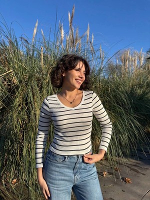 V Yaka Çizgili Bluz Beyaz A3699