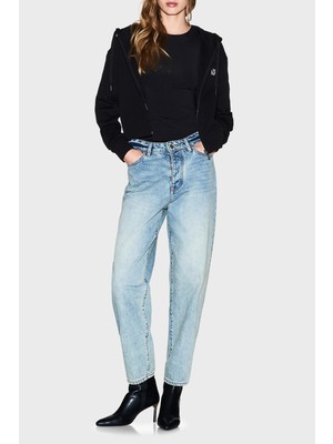 Armani Exchange Pamuklu Tapered Fit Yüksek Bel Daralan Paça Jeans Bayan Kot Pantolon XW000128 AF10869 MB001