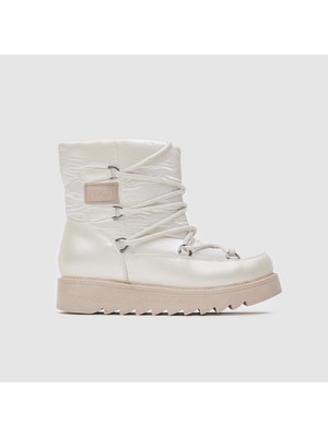 Togo Kadın Kar Botu Bağcıklı Model Dayanıklı Dış Materyal ile Şık Görünüm Sunar