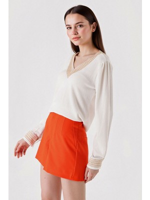 Hiccup Kadın BDART İşlemeli Dokulu V-Yaka Bluz Beyaz