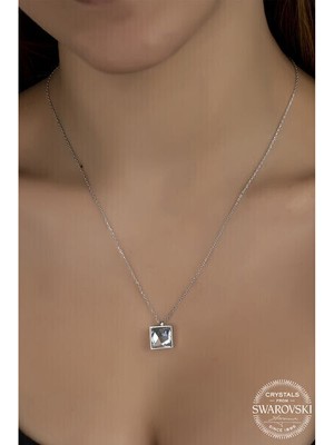  Crystal Taşlı Kare 925 Ayar Gümüş Kolye