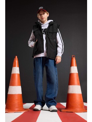 DeFacto Su Geçirmez Kapüşonlu Fermuarlı Yelek Erkek Çocuk C4340A825AU