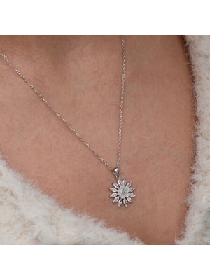 Tutaste Jewellery Manolya Çiçeği Zirkon Taşlı  925 Ayar Gümüş Kadın Kolye