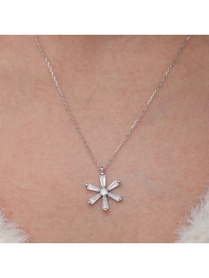 Tutaste Jewellery Baget Taşlı Çiçek Desen 925 Ayar Gümüş Kadın Kolye