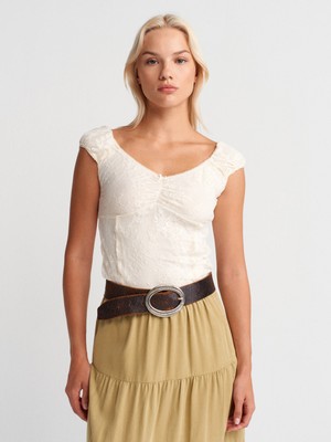 31848 Fiyonk Detaylı Dantel Top-Ekru