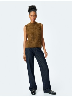 Saç Örgü Desenli Hafif Dik Yaka Süveter