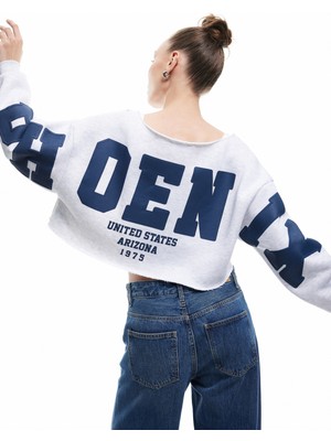 Kayık Yaka Baskılı Şardonlu Crop Sweashirt