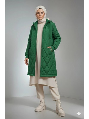 Kadın Zümrüt Yeşil Uzun Kapitone Astarlı Şişme Tesettür Mont HZL25W-BD151381