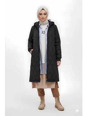 Kadın Siyah Uzun Kapitone Astarlı Şişme Tesettür Mont HZL25W-BD151381