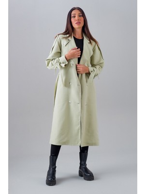 Şık Taş Rengi Düğmeli Trençkot – Rahat ve Modern Kesim