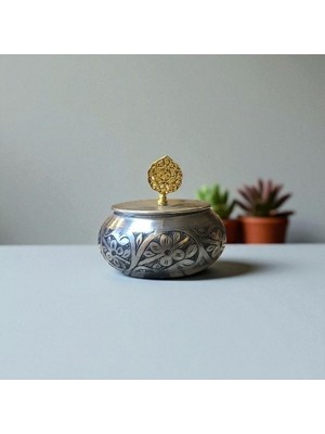 Bakır Dünyası - El Işlemeli Oyma Bakır Şekerlik – Kapaklı Yaprak Desenli Nikel Kaplama Şekerdanlık | El Dövmesi Otantik Sunum Kabı, Lokumluk & Hediyelik