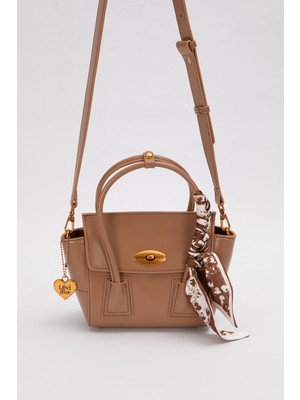 Küçük ve Şık Uzun Askılı Kadın Omuz ve El Çantası 930459 Kahve