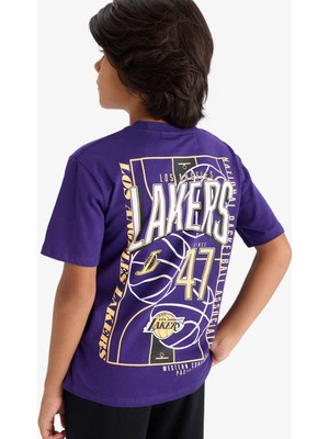 DeFacto Erkek Çocuk NBA Los Angeles Lakers Sırt Baskılı Kısa Kollu Tişört D9544A825AU