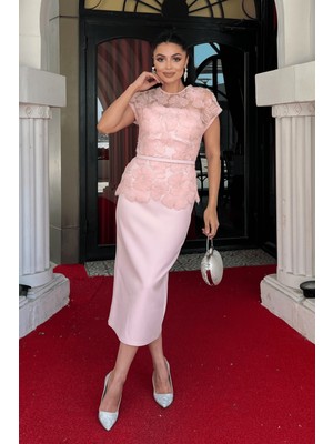 Atlas Kumaş Boncuk Detaylı Kalem Elbise - Pudra