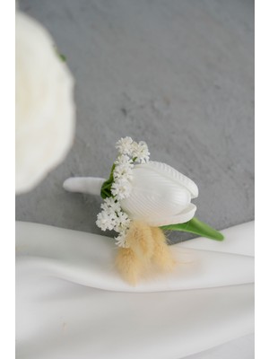 Beyaz Natural Damat Yaka Çiçeği