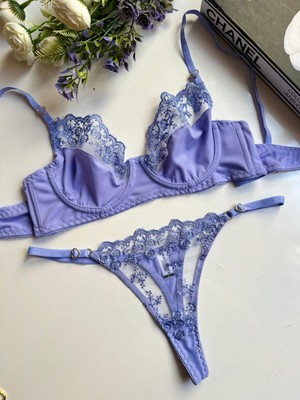 ipeksi dokusu ince dantel işlemeleri ve göz kamaştırıyor