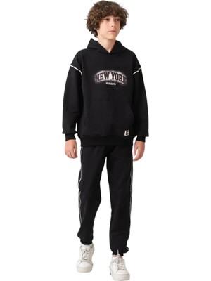 Erkek Çocuk New York Yazılı Çizgi Şeritli Kanguru Cepli Kapüşonlu Siyah Eşofman Takımı