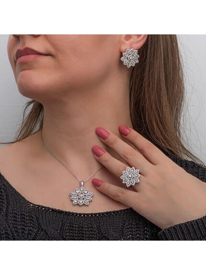 Çiçek Desenli Zirkon Taş 925 Ayar Gümüş Kadın Set