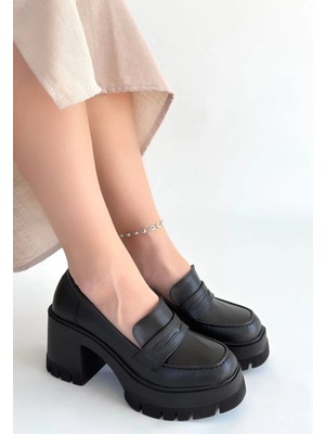 Janes Siyah Cilt Dolgu Topuk Ayakkabı