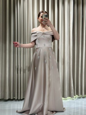 Gold Saten Straplez Önü Taşlı Elbise 2284