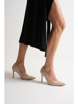 Zerina Kadın Bej Metal Aksesuarlı Sivri Burun Yüksek İnce Topuklu Ayakkabı Stiletto (9 CM)