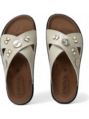 Kadın Zarif Aksesuar Detaylı Ortopedik Terlik – Şıklık ve Konfor Bir Arada