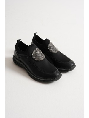 Sola Kadın Siyah Rugan Streçli Taş Detaylı Günlük Ayakkabı