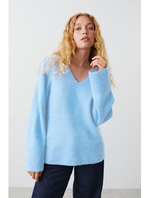 Bebe Mavisi V Yaka Oversize Kadın Triko Kazak MG2149