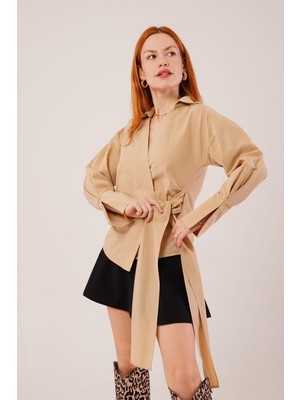 Kruvaze Yaka Yandan Bağlama Detaylı Camel Gömlek
