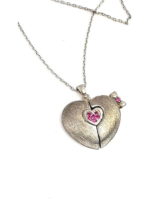 Pembe zirkon taş detaylı gümüş kalpli aşk kolyesi
