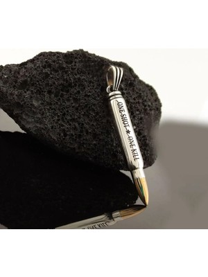 Mermi Tasarımlı One Shot One Kill Yazılı 925 Ayar Gümüş Erkek Kolye Ucu