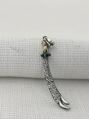 La Fetta Illa Ali La Seyfe Illa Zülfikar Yazılı  925 Ayar Gümüş Erkek KOLYEHTTPS://RESMIM.NET/CDN/2025/06/21/TTLRZ7.PNG