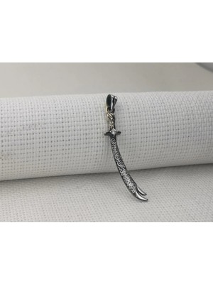 La Fetta Illa Ali La Seyfe Illa Zülfikar Yazılı Beyaz Taşlı 925 Ayar Gümüş Erkek Kolye Ucu