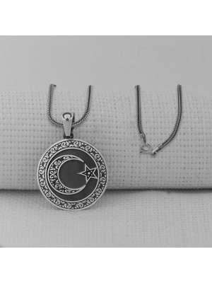 Siyah Gravur Işlemeli Büyük Boy Ay Yıldız 925 Ayar Gümüş Erkek Kolye