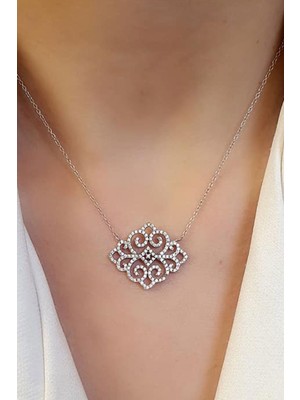 Pırlanta ışıltısında zirkon taşlı 925 ayar gümüş kolye