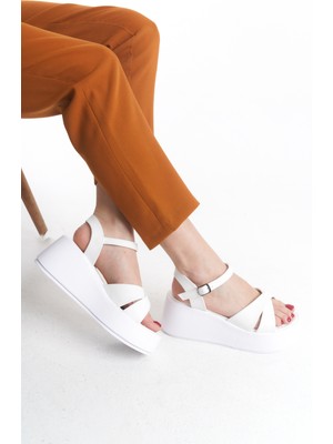 Limeo Kadın Yazlık Yüksek Dolgu Taban Sandalet Çapraz Kalın Şeritli Suni Deri Ayakkabı