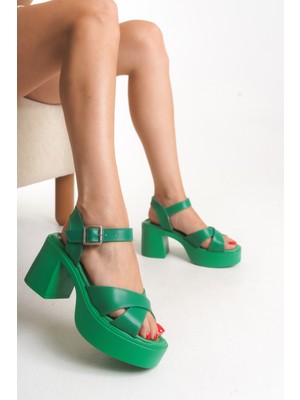 Yeşil Yüksek Yandan Tokalı Çapraz Şeritli Önü Açık Cilt Yazlık Kadın Dolgu Taban Sandalet Ayakkabı