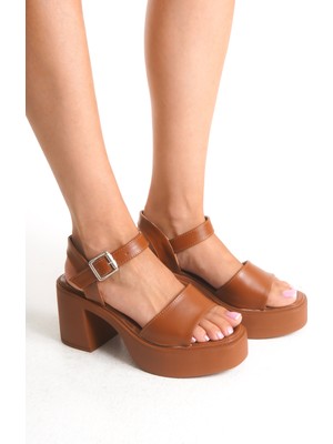 Kahverengi Yüksek Yandan Tokalı Tek Şeritli Önü Açık Cilt Yazlık Kadın Dolgu Taban Sandalet Ayakkabı