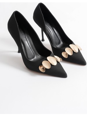 Aveline Kadın Siyah Nubuk Gold Aksesuarlı Sivri Burun Yüksek Ince Topuklu Ayakkabı Stiletto (9.5cm)