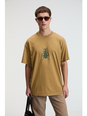 Grimelange BOLD Erkek %100 Pamuk Oversize Fit Baskılı Kısa Kollu Yuvarlak Yakalı Koyu Bej T-Shirt
